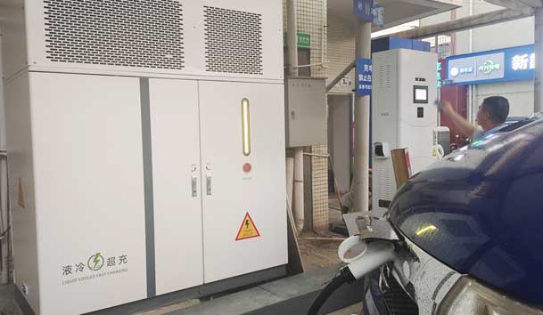 【重卡电动先锋】平博pinnacle300-400kW重卡充电桩：亮点与应用典范(图2)